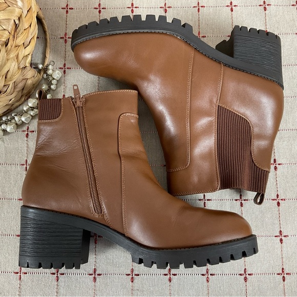 Bella Vita “Connery” Chelsea Boot Lug Sole Leather Ankle Boots Sz 10 Wide Comfy - Picture 6 of 8